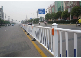 赤峰市市政道路护栏工程